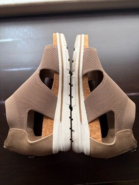 Comfort Taupe Wedge Sandals Size 8.5 Knit Casual Adrienne Vittadini Charla